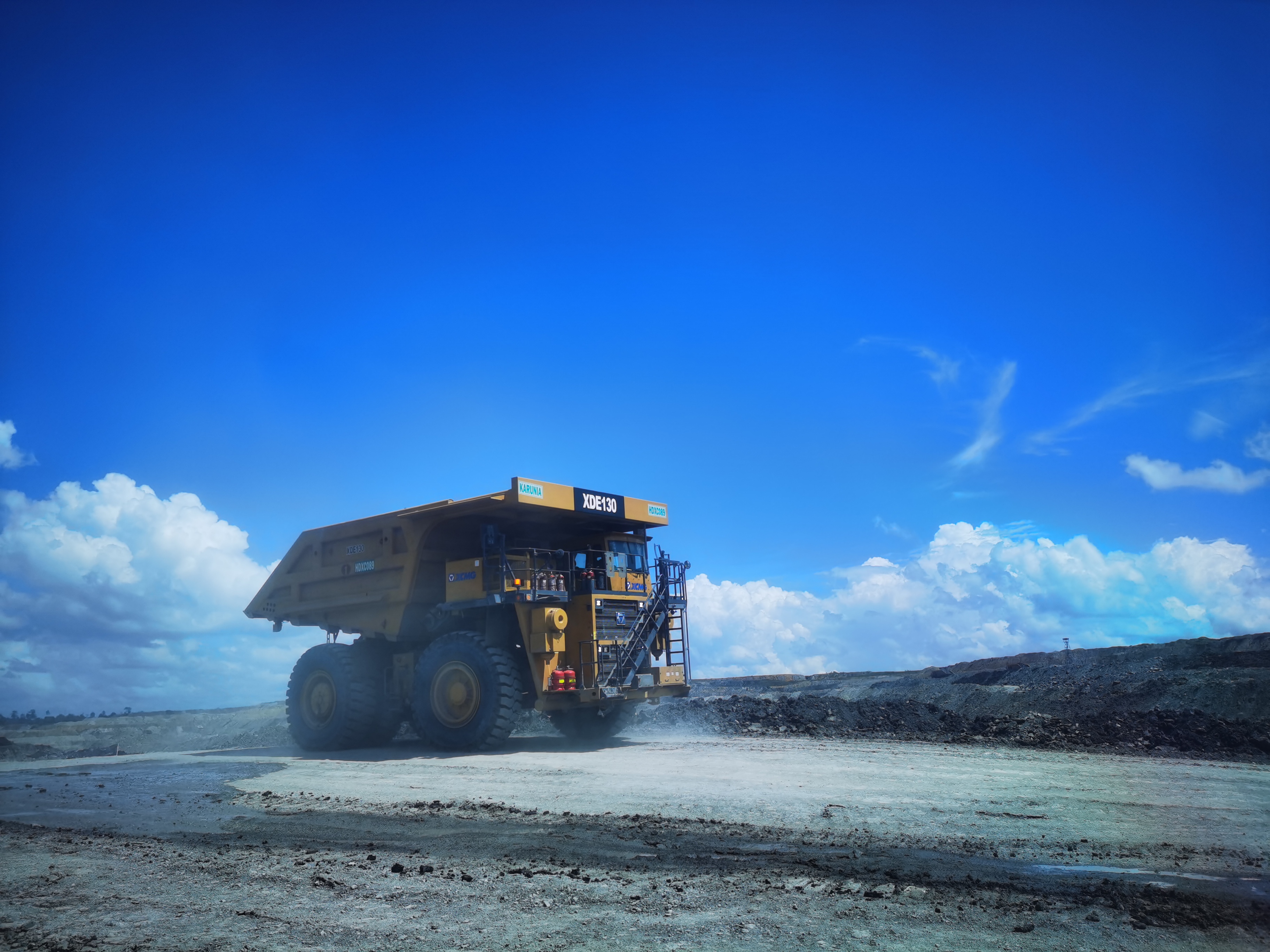 矿业报国，效率传奇！js1996官网矿山机械100台+扎根高原