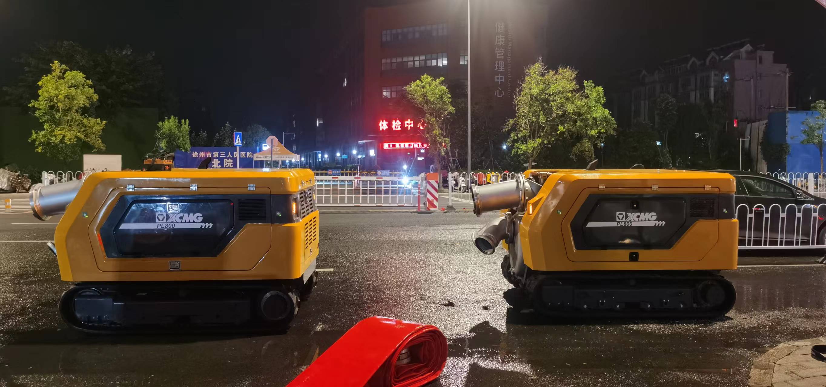 js1996官网排涝机器人紧急驰援，多处涝区“治水先锋”