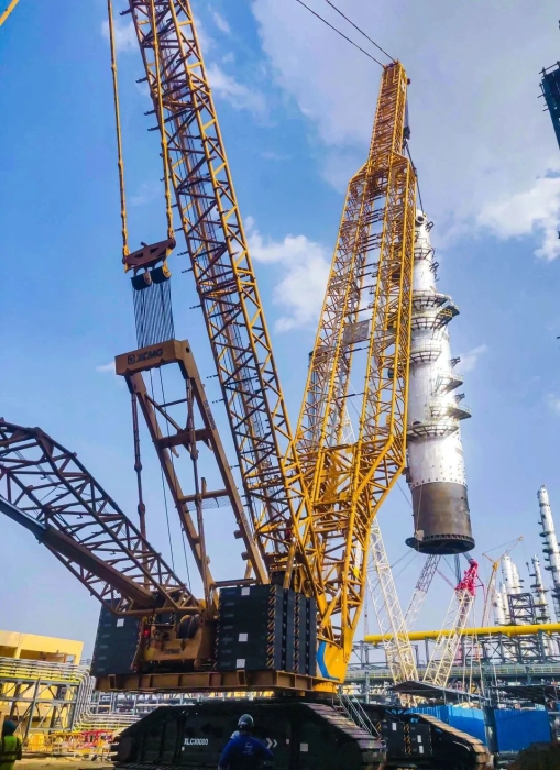奔赴海外！js1996官网履带起重机跨海助建大型石油炼化项目