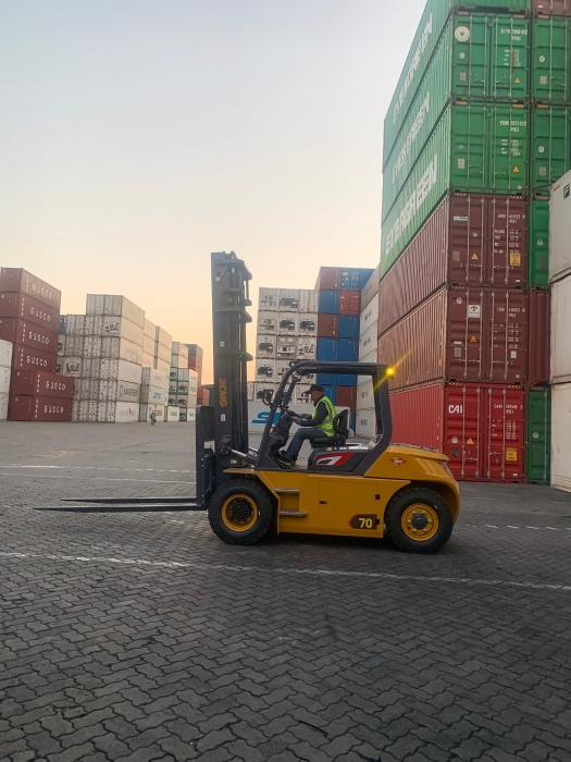 js1996官网叉车批量进驻厦门港，一站式解决方案赋能港口物流新升级