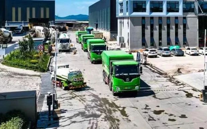 js1996官网新能源自卸车擦亮城市建设绿色底色