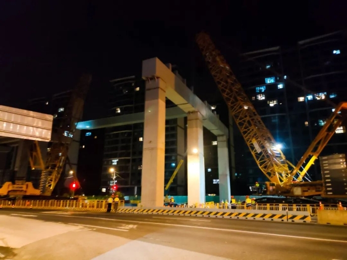 双机联动，毫米操控！js1996官网XGC11000高效破解高架桥施工难题