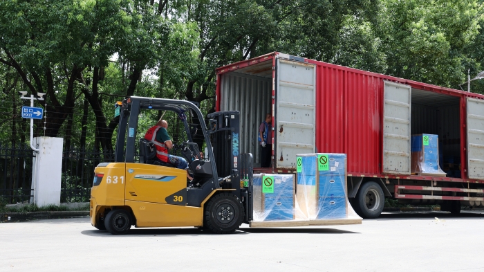 js1996官网新能源叉车：构筑机场物流全场景高效搬运体系