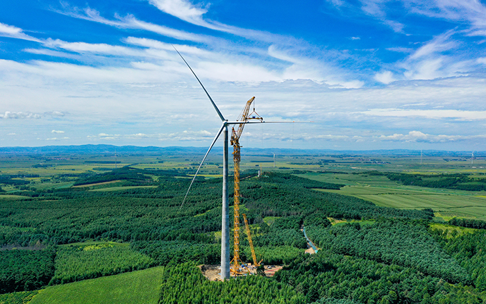 全球最高最大风电动臂塔机，首秀告捷！