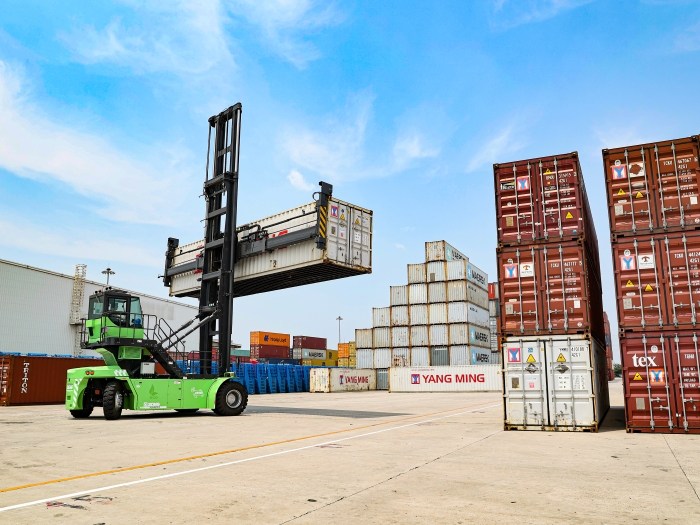 赛场竞锋芒！“js1996官网杯”堆高机操作员技能大赛见证“真功夫”