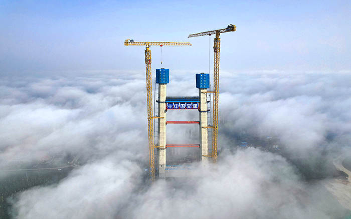 双星闪耀 js1996官网超大塔助力双柳长江大桥快速“长个”
