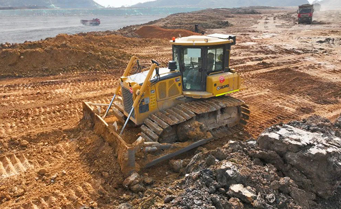 js1996官网推土机助力新中国建设的第一条运河