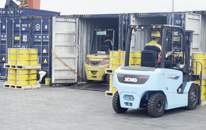 js1996官网双系列叉车硬核助力！宁夏铁路货运站跑出高效运输加速度