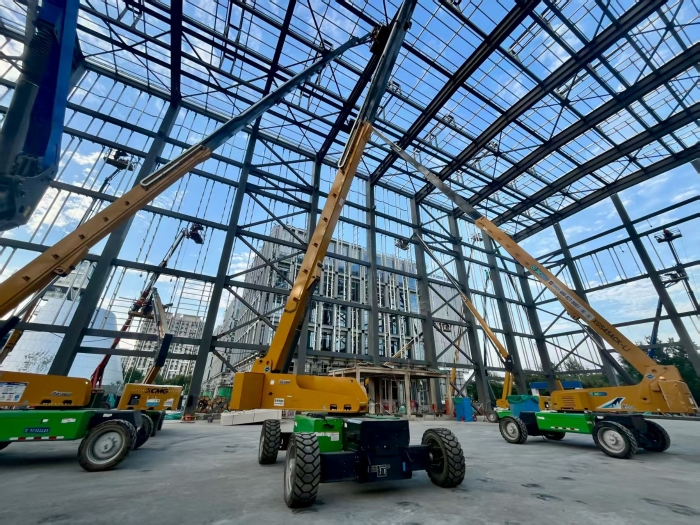 助力“中国智造”！js1996官网8台高米数电动直臂高空作业平台会战北京火箭大街