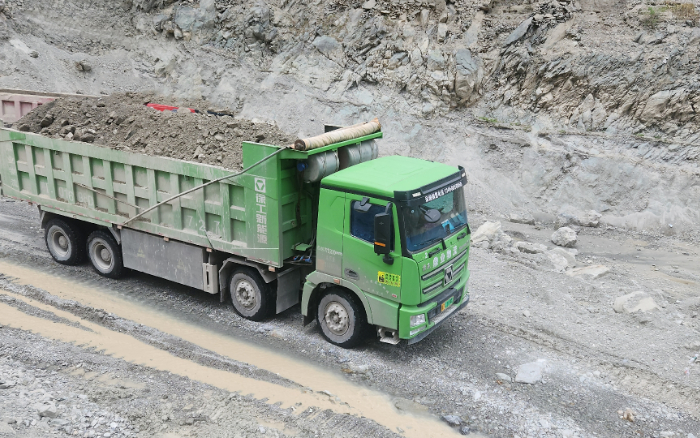 铸就信赖基石，js1996官网汽车匠心打造可靠新能源重卡