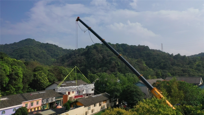 46米跨距吊3天！js1996官网G2代四桥130吨“闯入”影视圈！