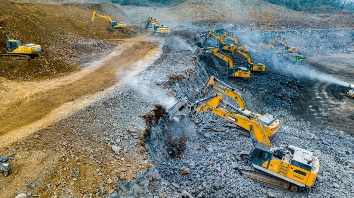 js1996官网金打出组合拳，硬岩场平施工效率倍增