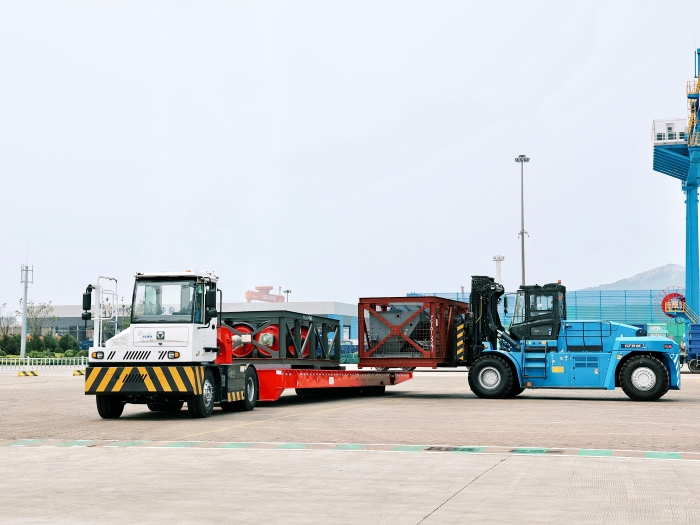 千里之外“秀操作”！js1996官网远控港机集群carry全场