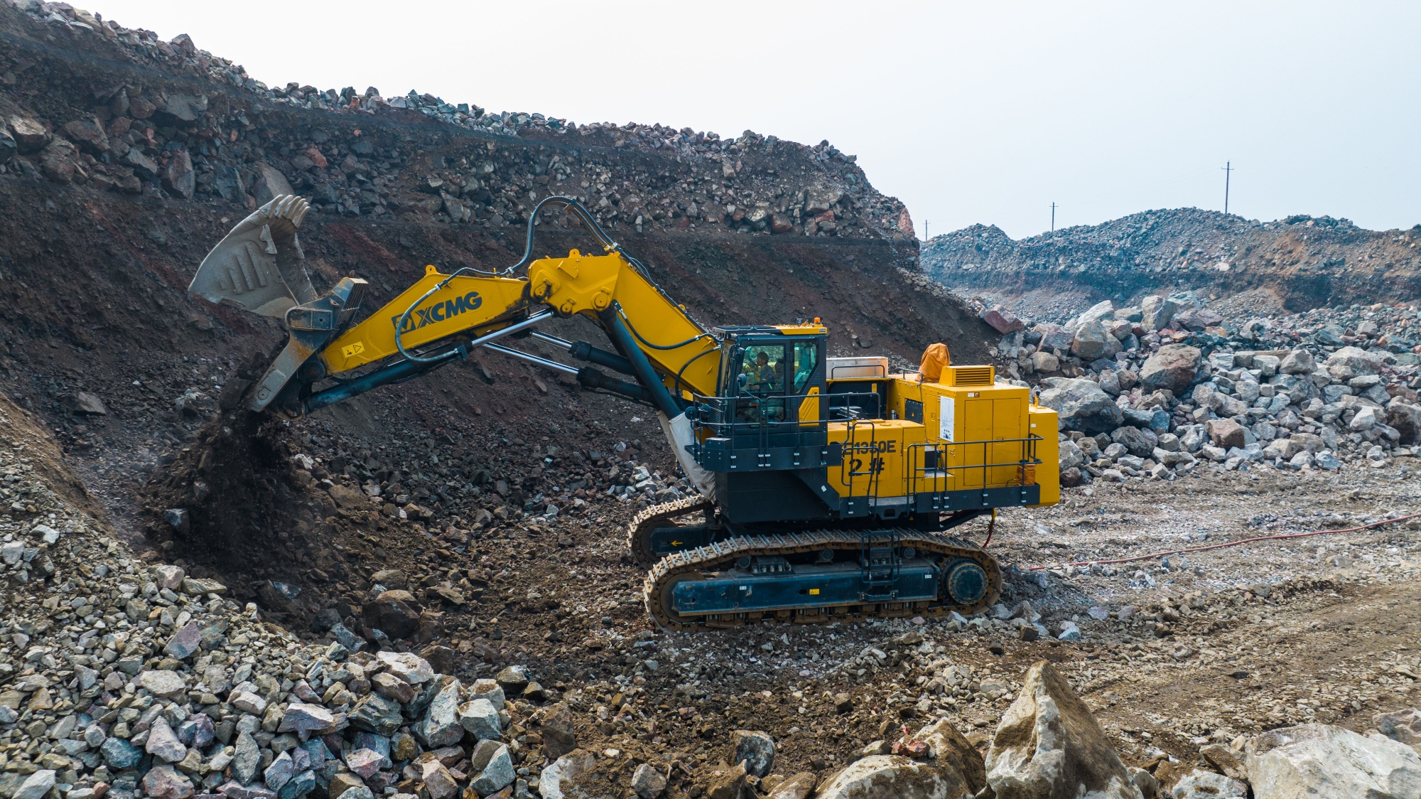 破局“硬岩+低碳”双难题，js1996官网纯电矿挖XE1350E赢得河北铁矿客户信赖